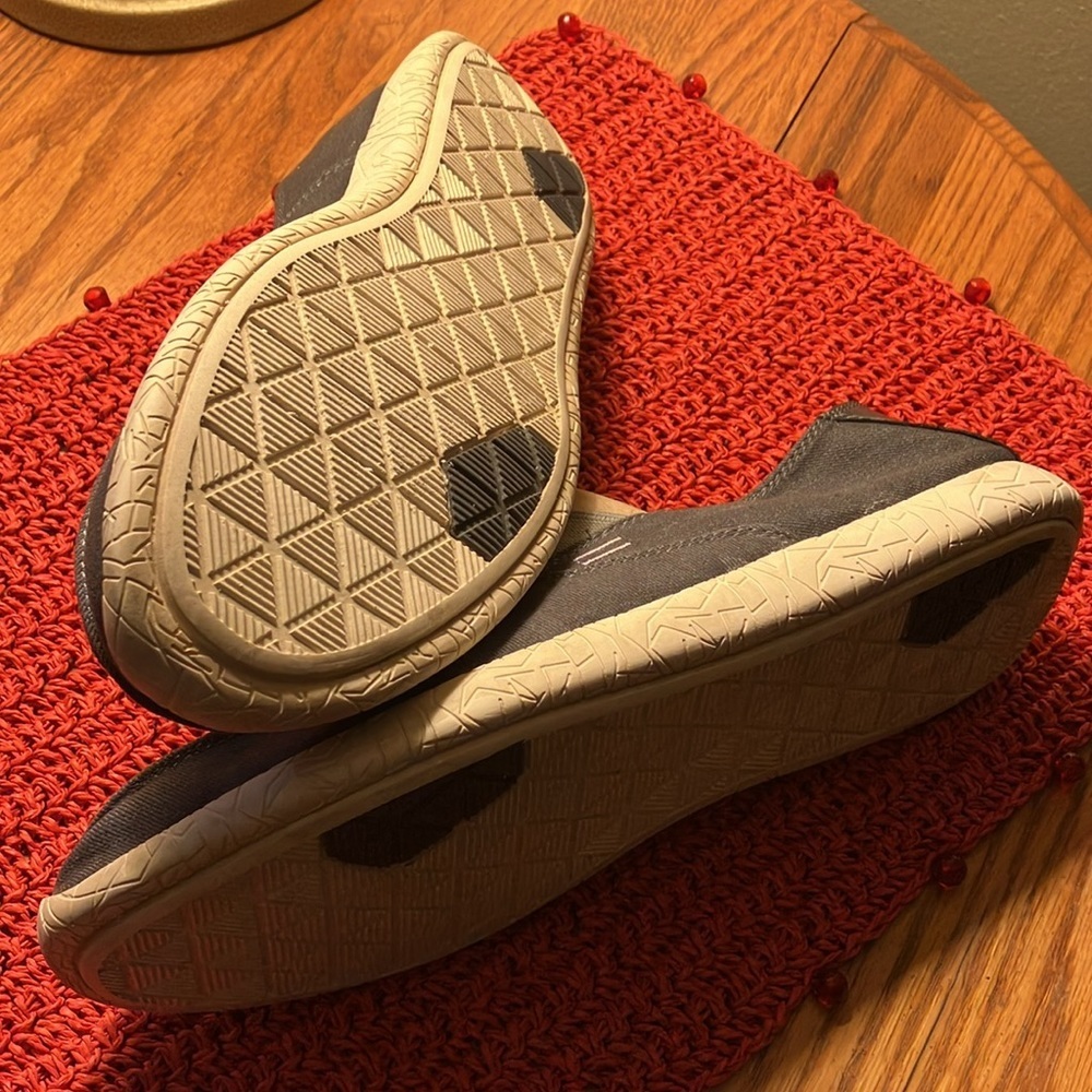 TAMARACK men’s slip-on gray canvas flats. Size 10M. Good condition. Comfy fit. - Picture 2 of 5